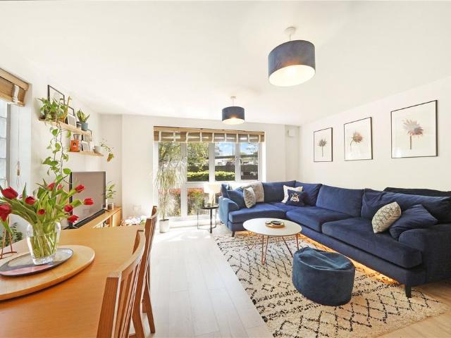 Flat for sale in Mapesbury, Greater London