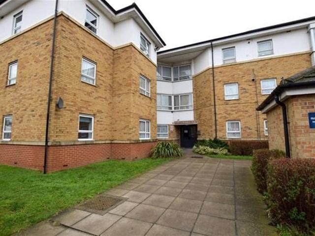 Flat for sale in Dagenham, Scrattons Farm