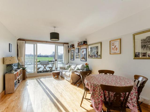 Flat for sale in Herne Hill, Greater London
