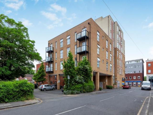 Flat for sale in Slough