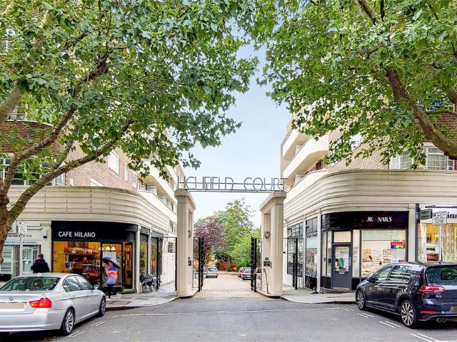 Flat for sale in North Sheen, Greater London