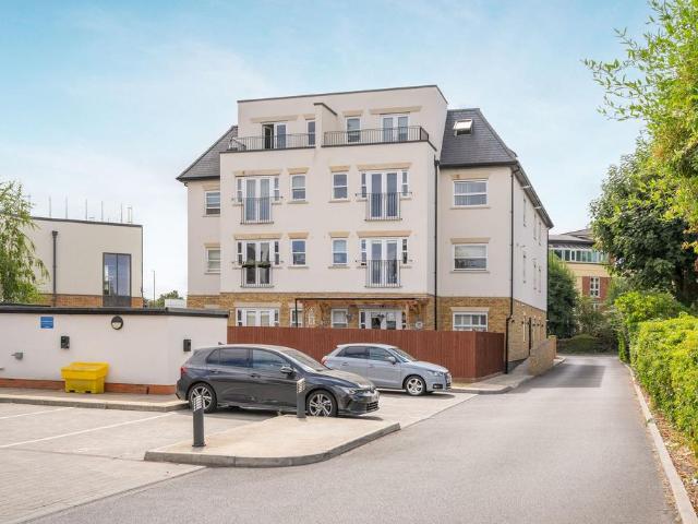 Flat for sale in Clewer Village, Windsor