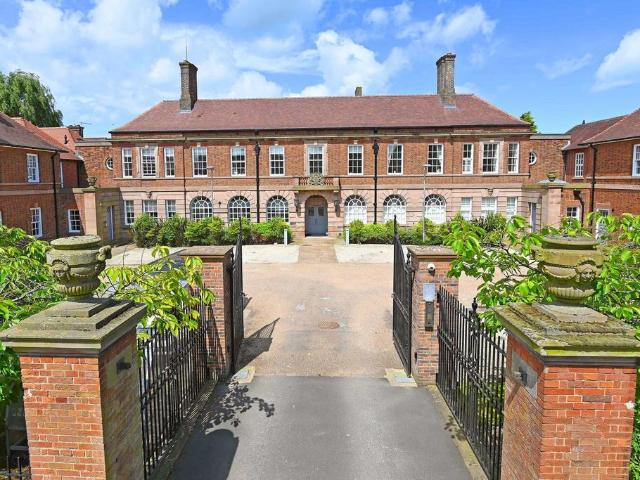 Flat for sale in High Harrogate, Harrogate