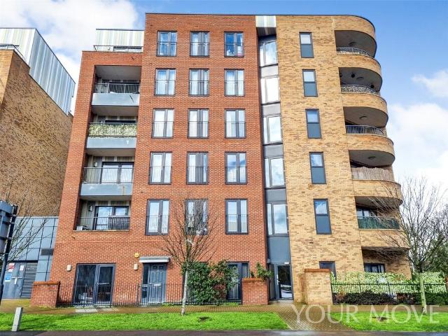 Flat for sale in Romford, Rush Green