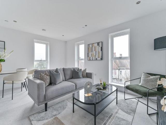 Flat for sale in London Borough of Croydon, Greater London