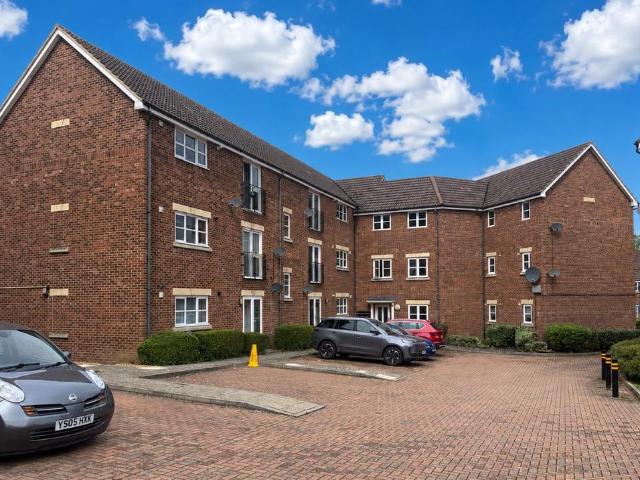 Flat for sale in Oakhill, Shenley Church End