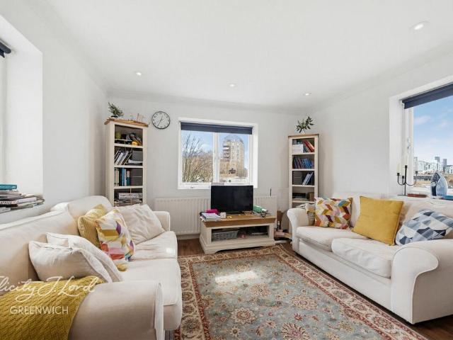 Flat for sale in Greenwich Town Centre, Greater London