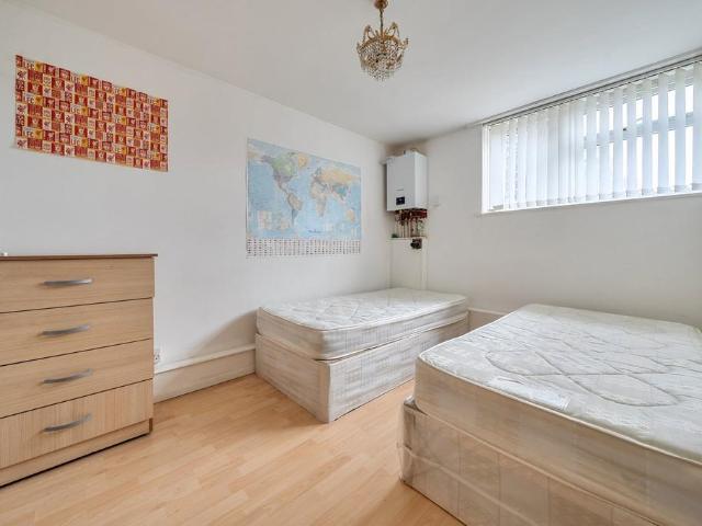 Flat for sale in Barming, Midway