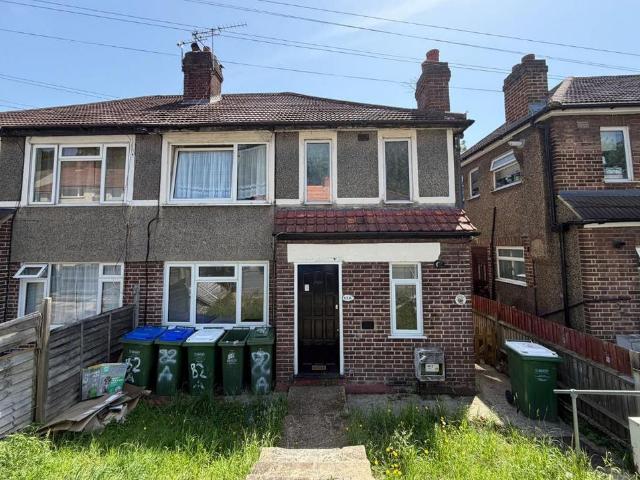 Flat for sale in Northumberland Heath, Greater London