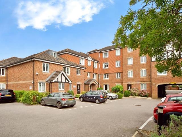 Flat for sale in Potters Bar, Isle Of Man