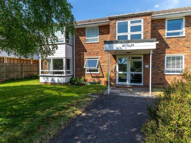 Flat for sale in Worthing, West Sussex