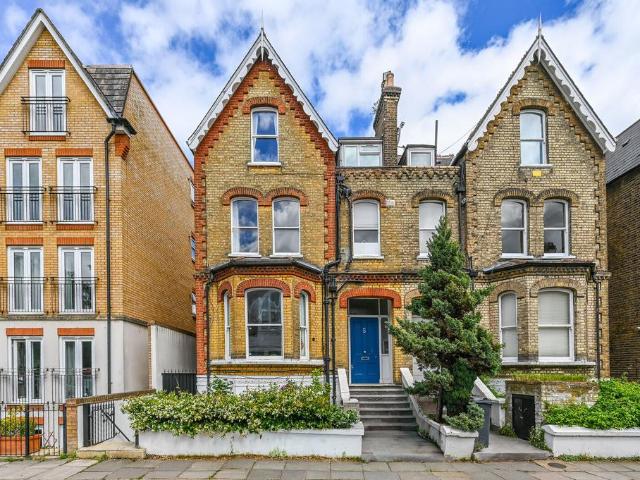 Flat for sale in London Borough of Hounslow, Strand