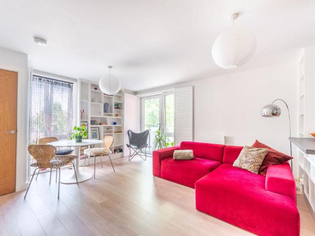 Flat for sale in Dollis Hill, Greater London