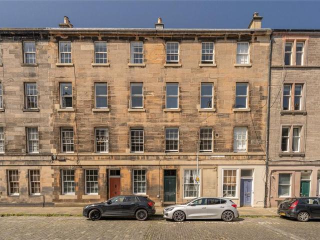 Flat for sale in Broughton, Scotland