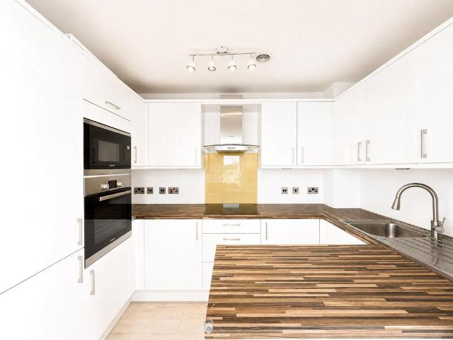 Flat for sale in Colindale, Greater London