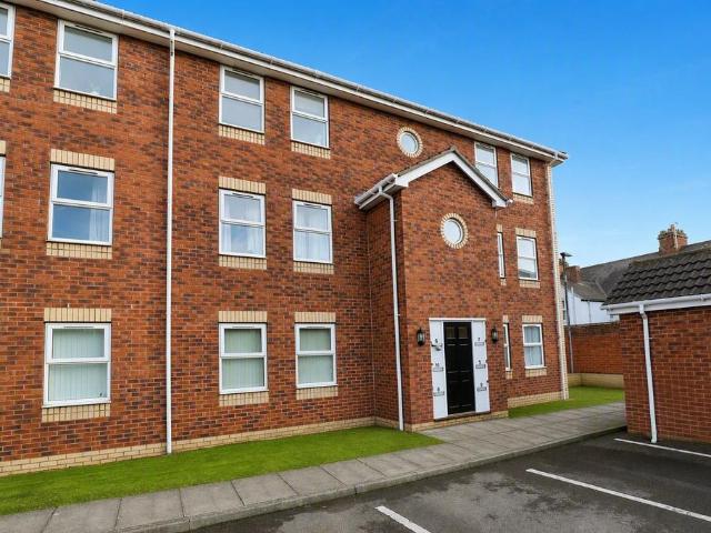 Flat for sale in Foss Islands, High Field