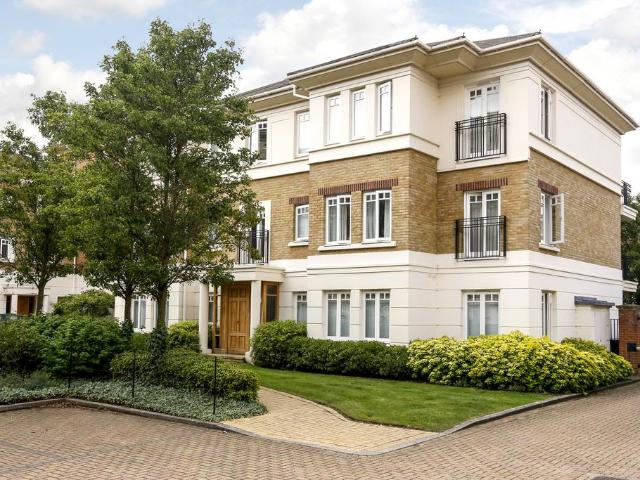 Flat for sale in Petersham, Greater London