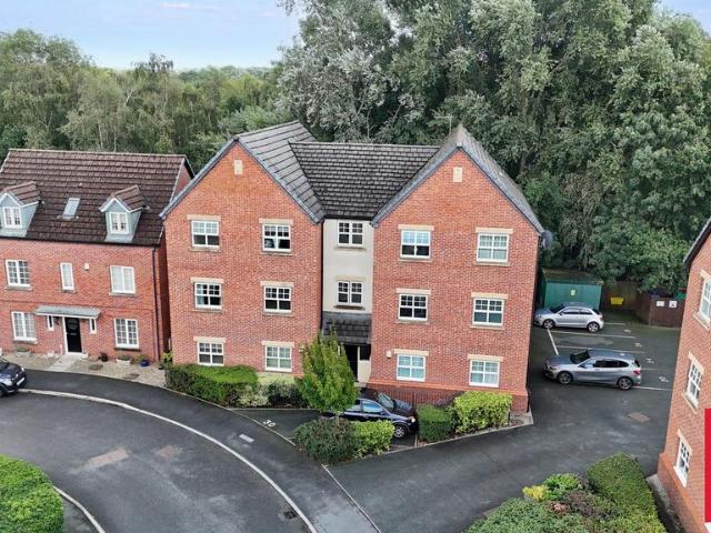 Flat for sale in Irlam, Salford