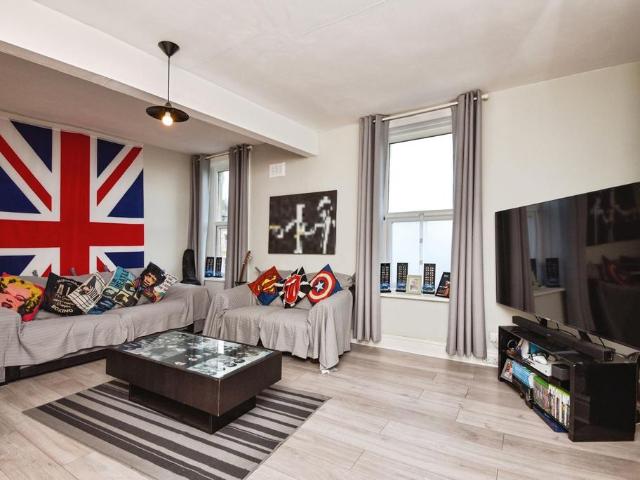 Flat for sale in West End, Bare
