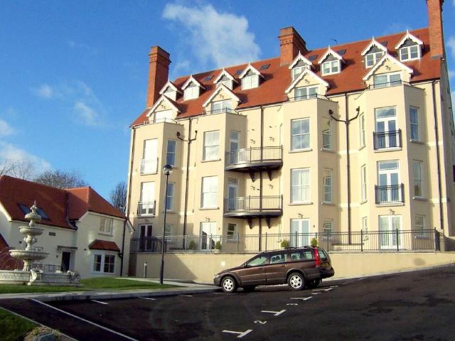 Flat for sale in Tenby, Wales