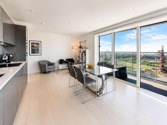 Flat for sale in Stratford Marsh, Greater London