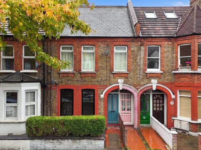 Flat for sale in London Borough of Waltham Forest, Greater London