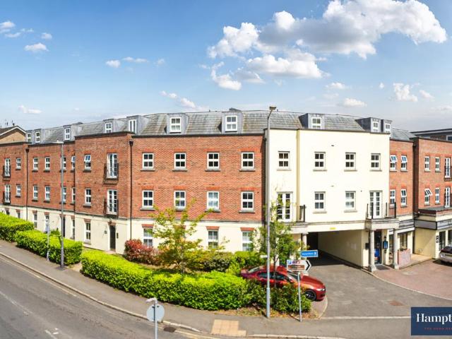 Flat for sale in Amersham