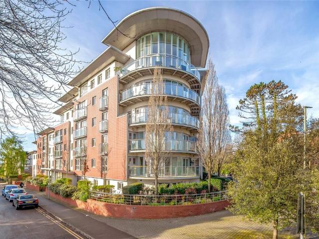 Flat for sale in Horsell, Woking