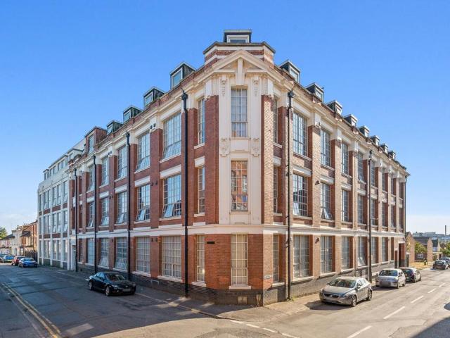 Flat for sale in Leisure Village, Kettering