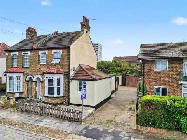Flat for sale in Carterhatch, Greater London