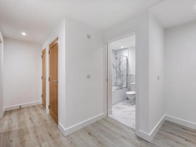 Flat for sale in London Borough of Croydon, Selsdon
