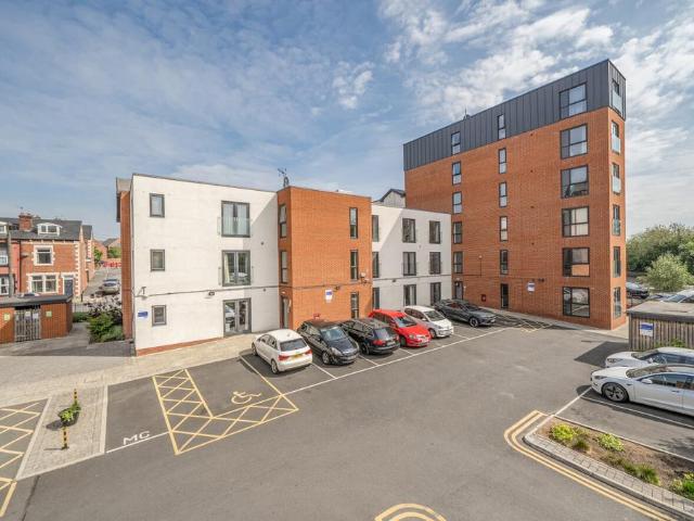 Flat for sale in West Yorkshire