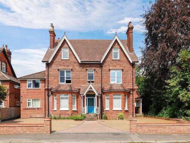 Flat for sale in Reigate, Reigate and Banstead
