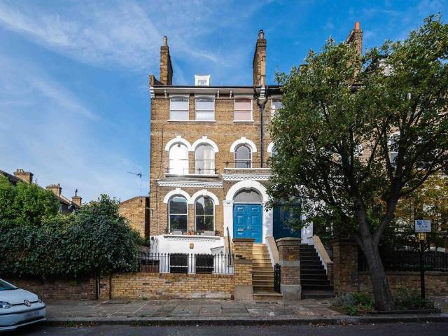 Flat for sale in Kentish Town, Greater London