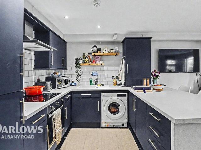 Flat for sale in Plasnewydd, Falcon Lodge