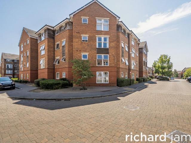 Flat for sale in Rodbourne, Swindon