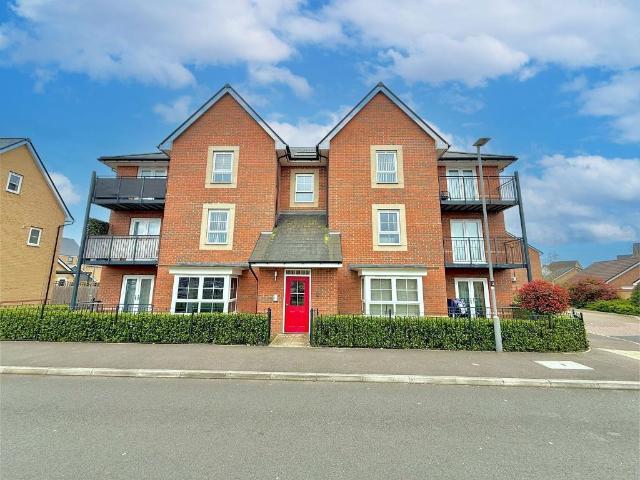 Flat for sale in Brooklands, Milton Keynes