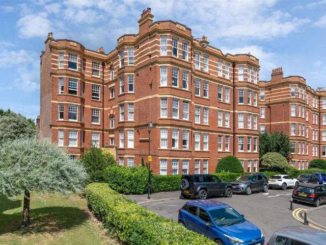 Flat for sale in Grove Park, Greater London