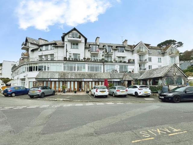 Flat for sale in Hannafore, Looe