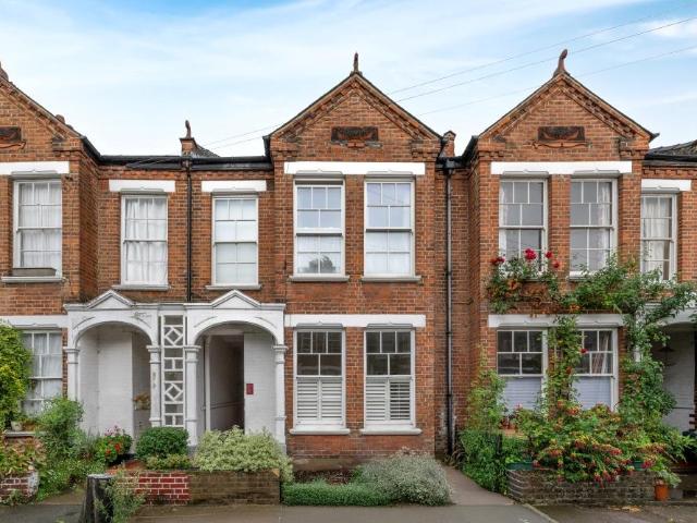 Flat for sale in Kew, Greater London