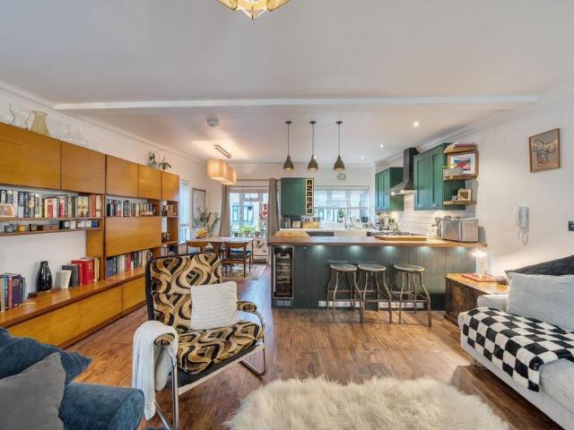 Flat for sale in Seven Dials, Bloomsbury