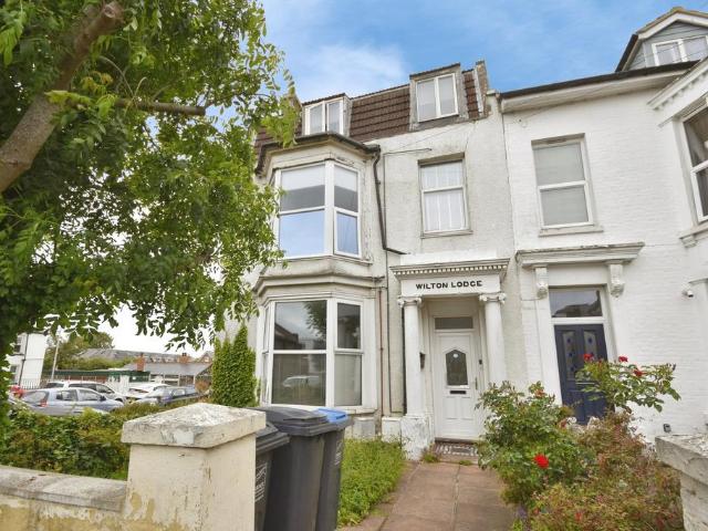 Flat for sale in Cliftonville West, Acol
