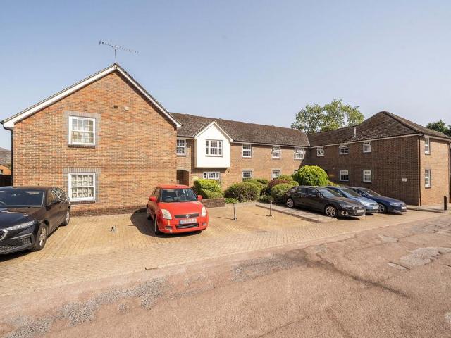 Flat for sale in Fulflood, Hampshire