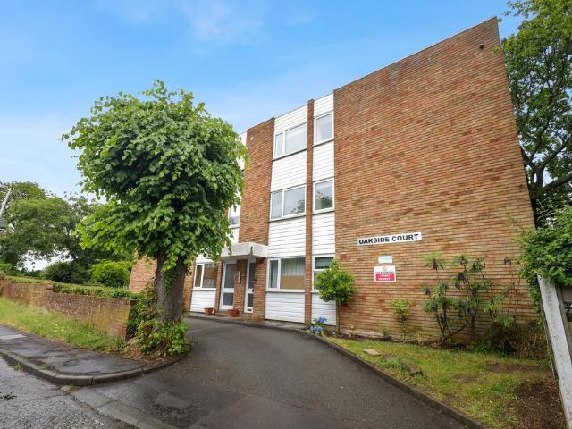 Flat for sale in Snaresbrook, Greater London
