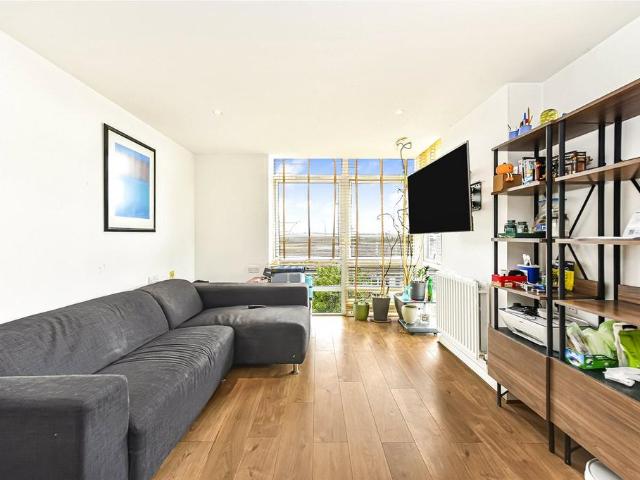 Flat for sale in Isle Of Dogs, Greater London