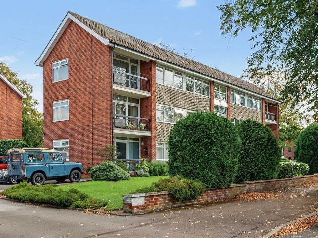 Flat for sale in Lillington, Warwick