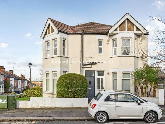 Flat for sale in Colney Hatch, Greater London