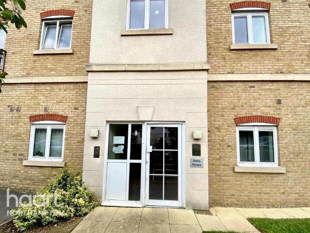 Flat for sale in Semilong, Northampton