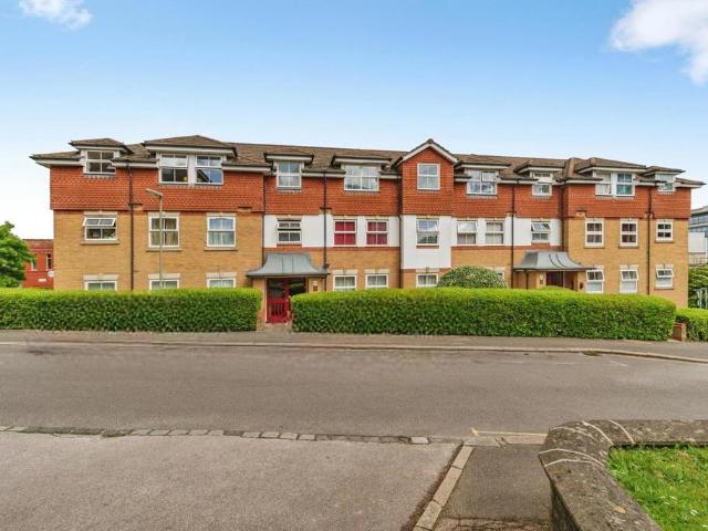 Flat for sale in Red Hill, Surrey