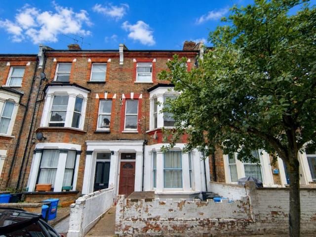Flat for sale in Kensal Town, Greater London
